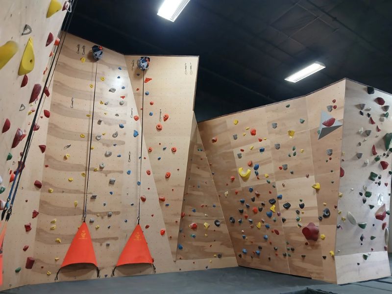 High-Mountain-Fitness - Climbing Wall